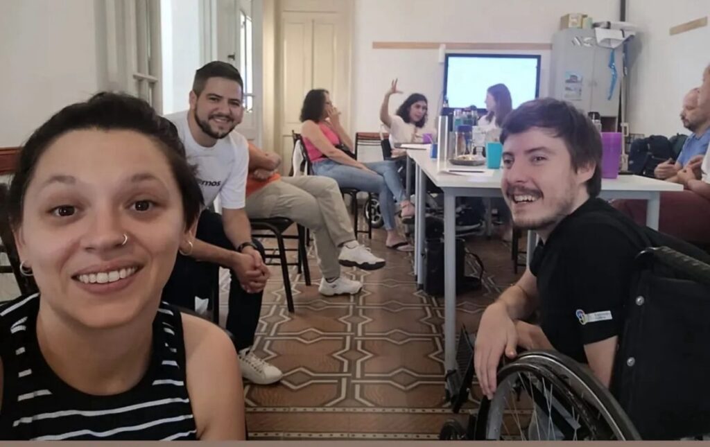 Parte del equipo de la Mesa de Trabajo en Discapacidad y DDHH durante una reunión