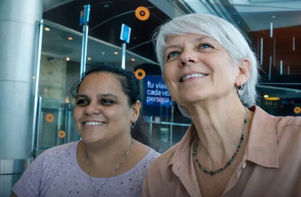 Soledad Gelvez, de Faica, y Gabriela Troiano, de REDI representaron a las organizaciones de personas con discapacidad que elaboraron el informe.