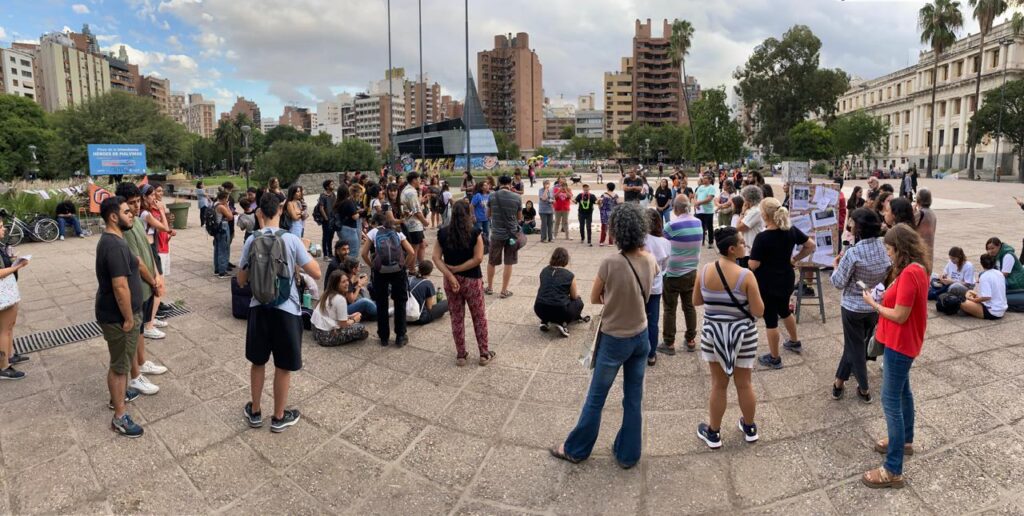 Imagen de la actividad en la Plaza de la Intendencia de Córdoba
