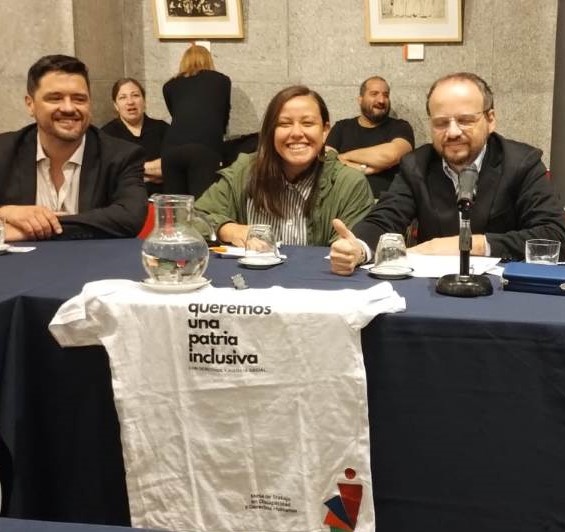Se ve a integrantes de la Mesa. Presentación Proyecto de Ley Marco - Congreso Nacional - 3-12-24
